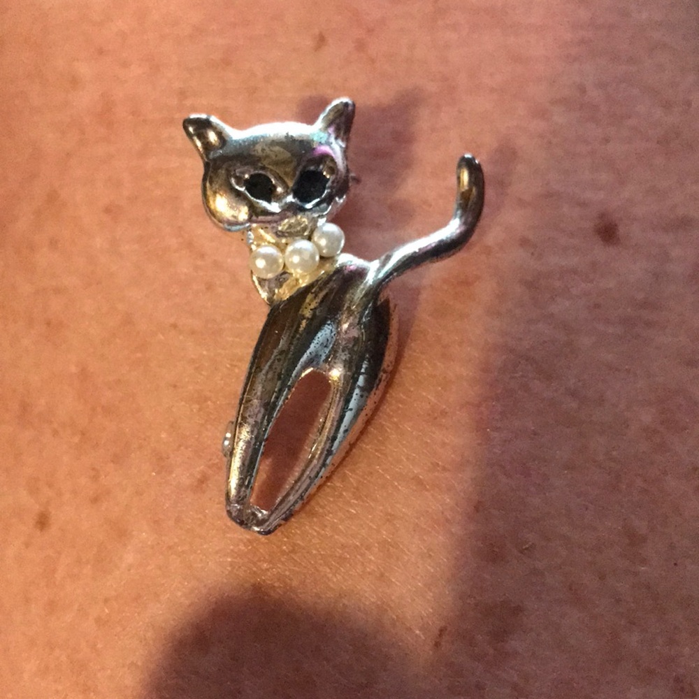 Vintage cat pin Brooch